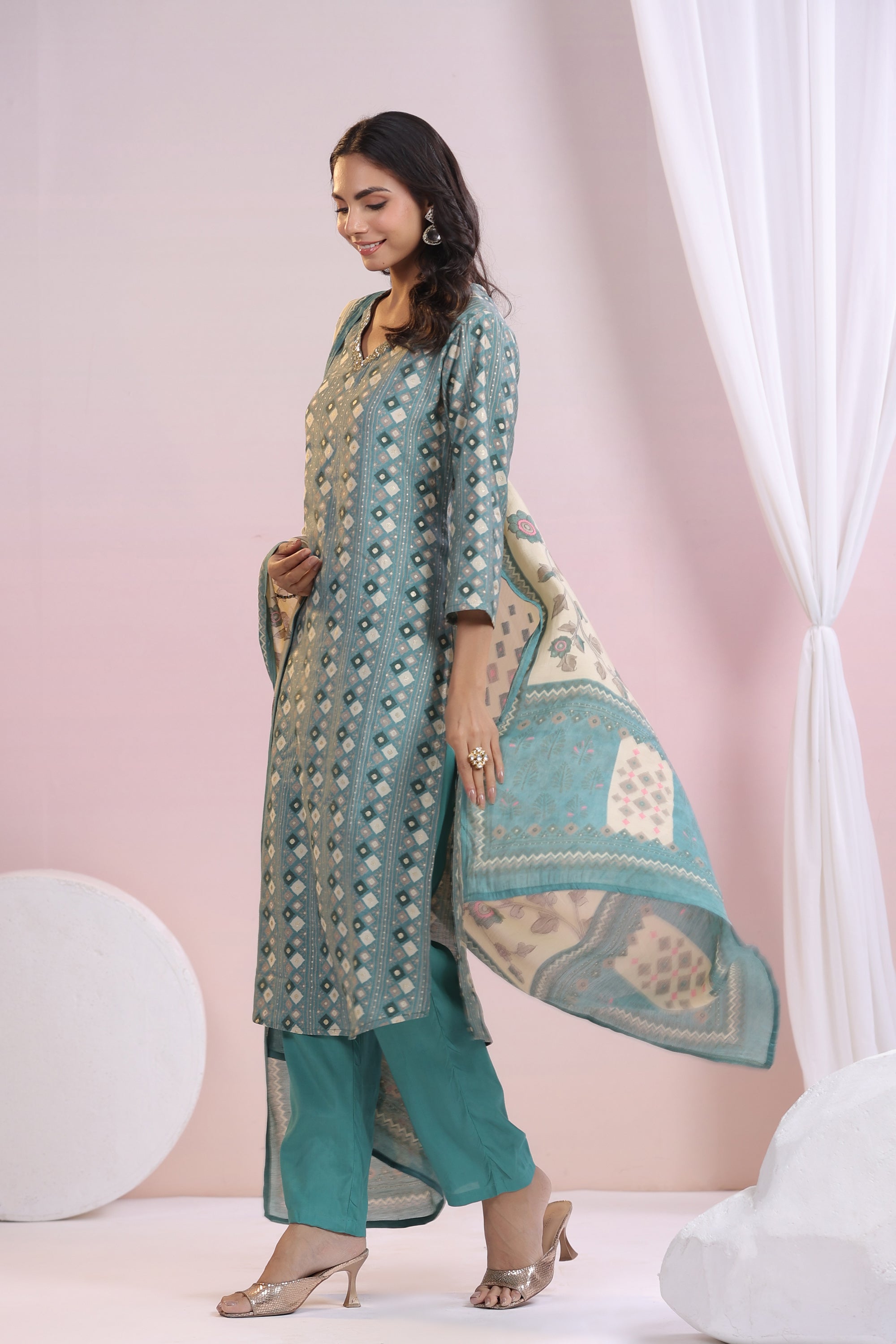 Green Geometric Printed Russian Silk Kurta Pant Set with Floral Dupatta