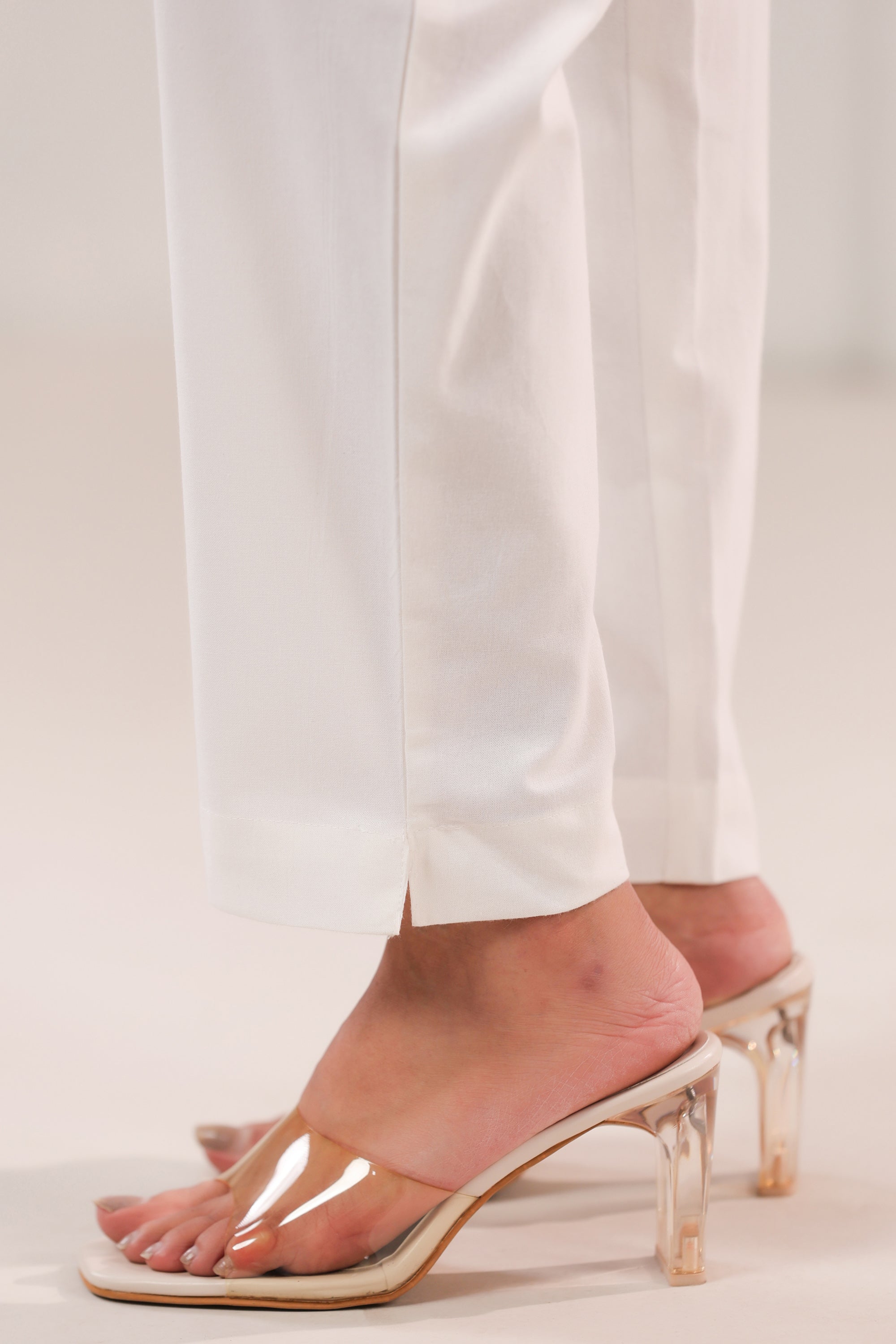 Solid White Straight Fit & Ankle Length Cotton Pants