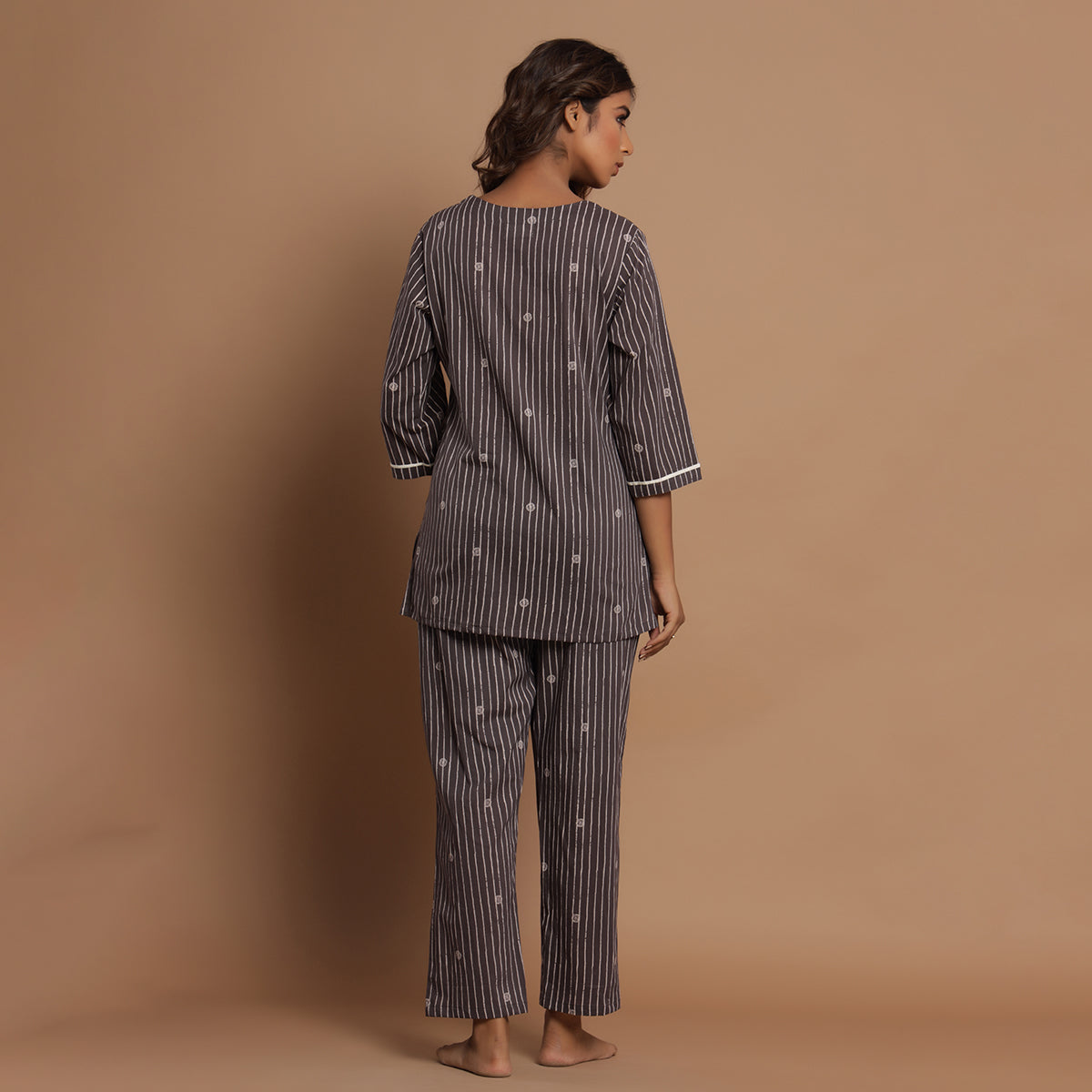 Stroked Rings on Grey Loungewear JISORA