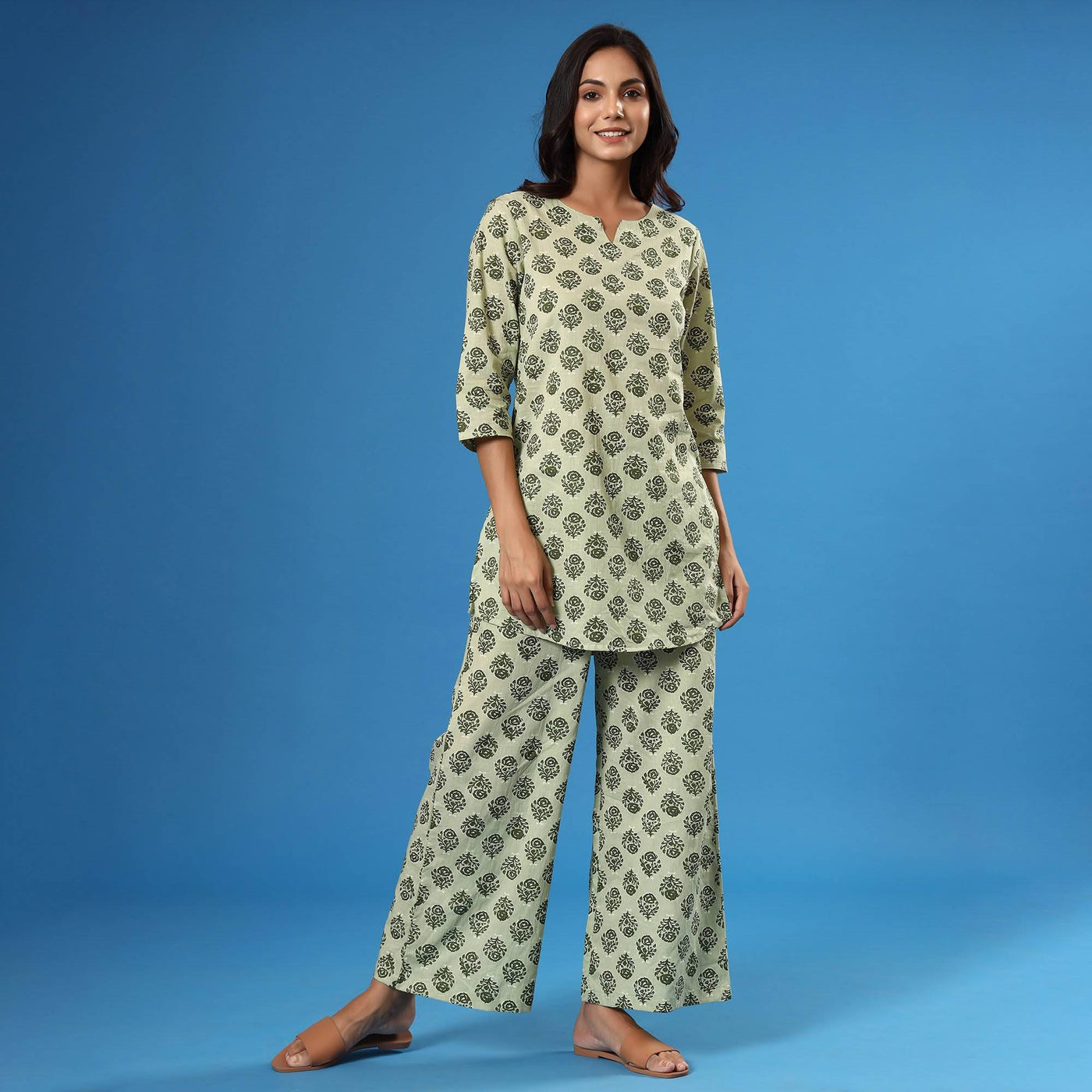 Bloomed Roses on Green Loungewear