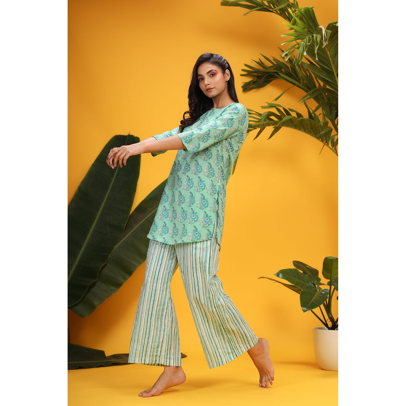 Garland with Contrast Stripes on Green Loungewear