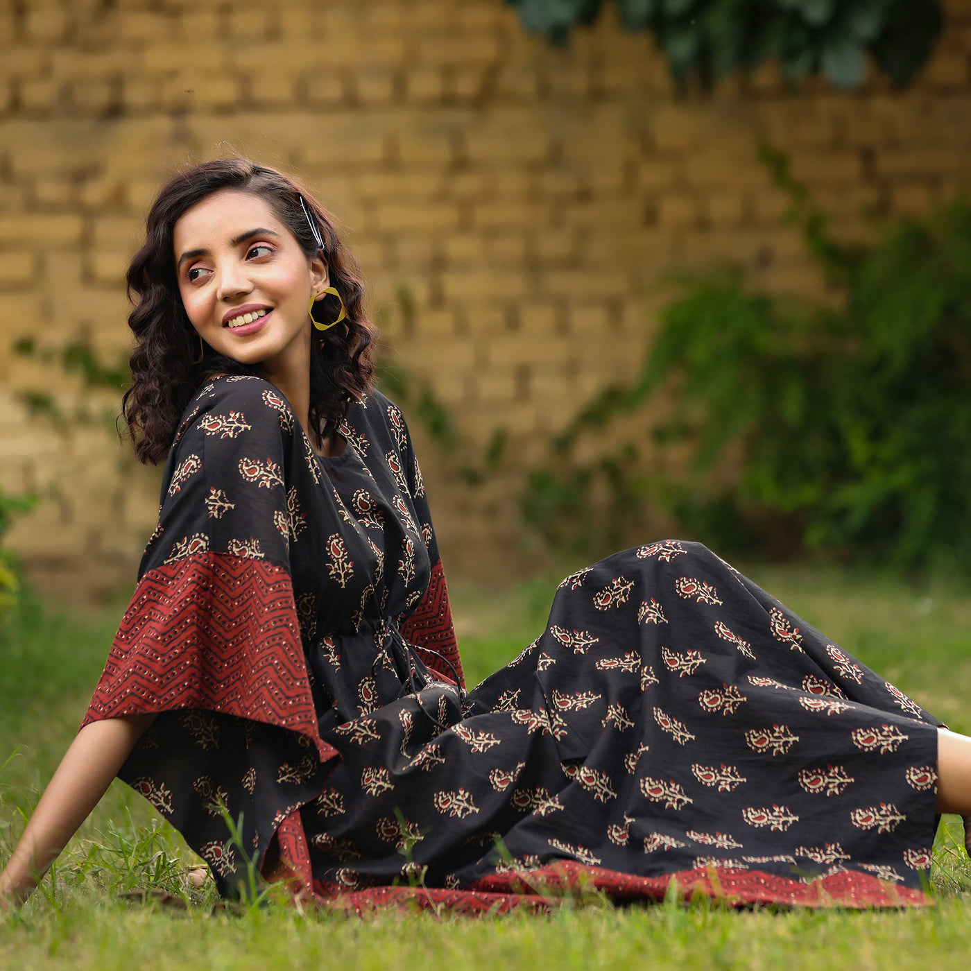 Rose Buds On Black Kaftan JISORA