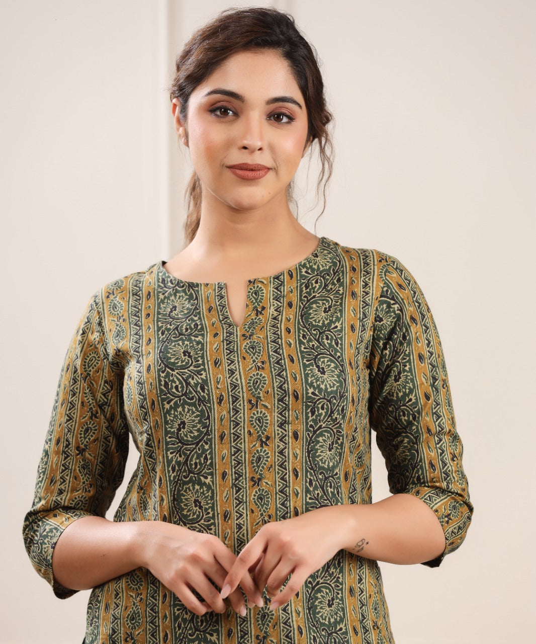 Traditional parallels on Green Cotton Loungewear Set